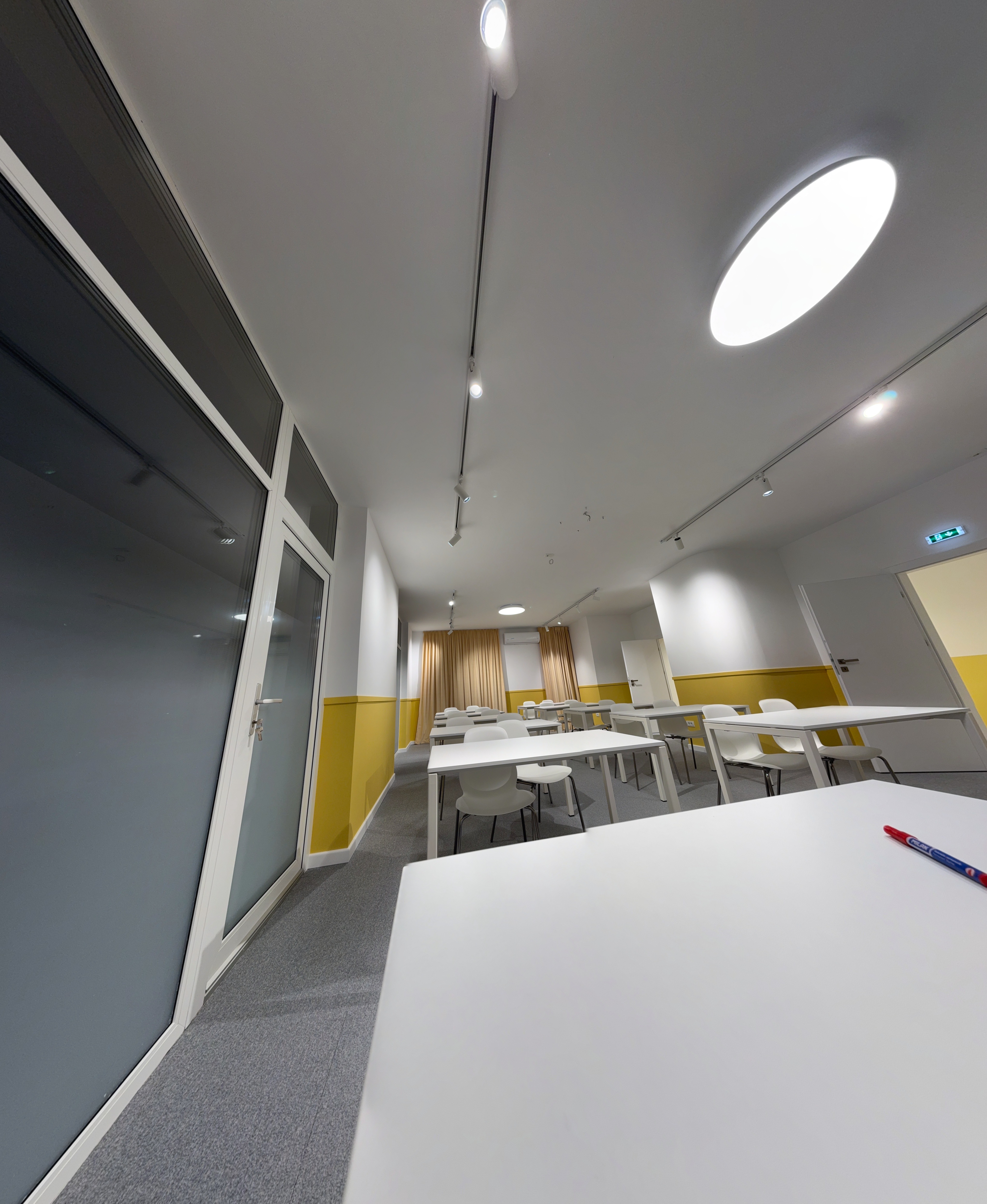 Magic Minds - Curte exterioara